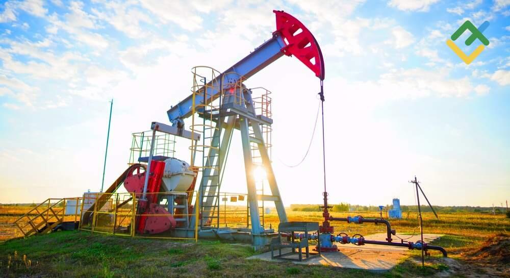 Technical Analysis of US Crude, XAUUSD and EURUSD for Today (February 5, 2026)