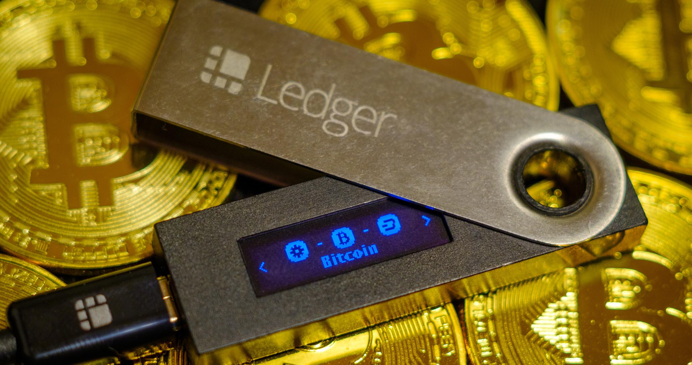 Как создать криптокошелек в россии. Леджер кошелек для криптовалюты. Криптокошелек Leger Nano x. Леджер нано 2 биткоина. Криптокошелек биткоин.