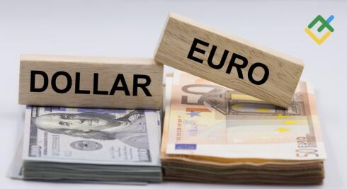 Dolar AS Menghadapi Aksi Jual Saat The Fed Mengisyaratkan Lebih Banyak Pemangkasan Suku Bunga Mendatang. Perkiraan pada 12.12.2025