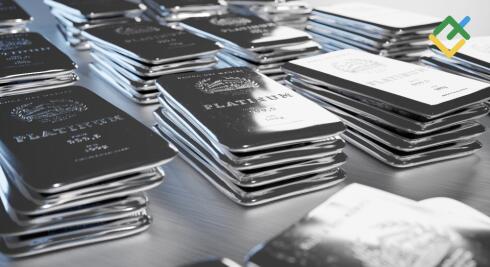 Pasokan kurang sementara permintaan tinggi harga platinum terus naik. Prakiraan untuk 03.10.2025